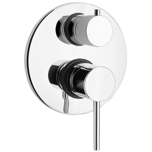 Grifo mezclador de diseño moderno con instalación empotrada para ducha. Grifo mezclador de diseño moderno con instalación empotrada para ducha.