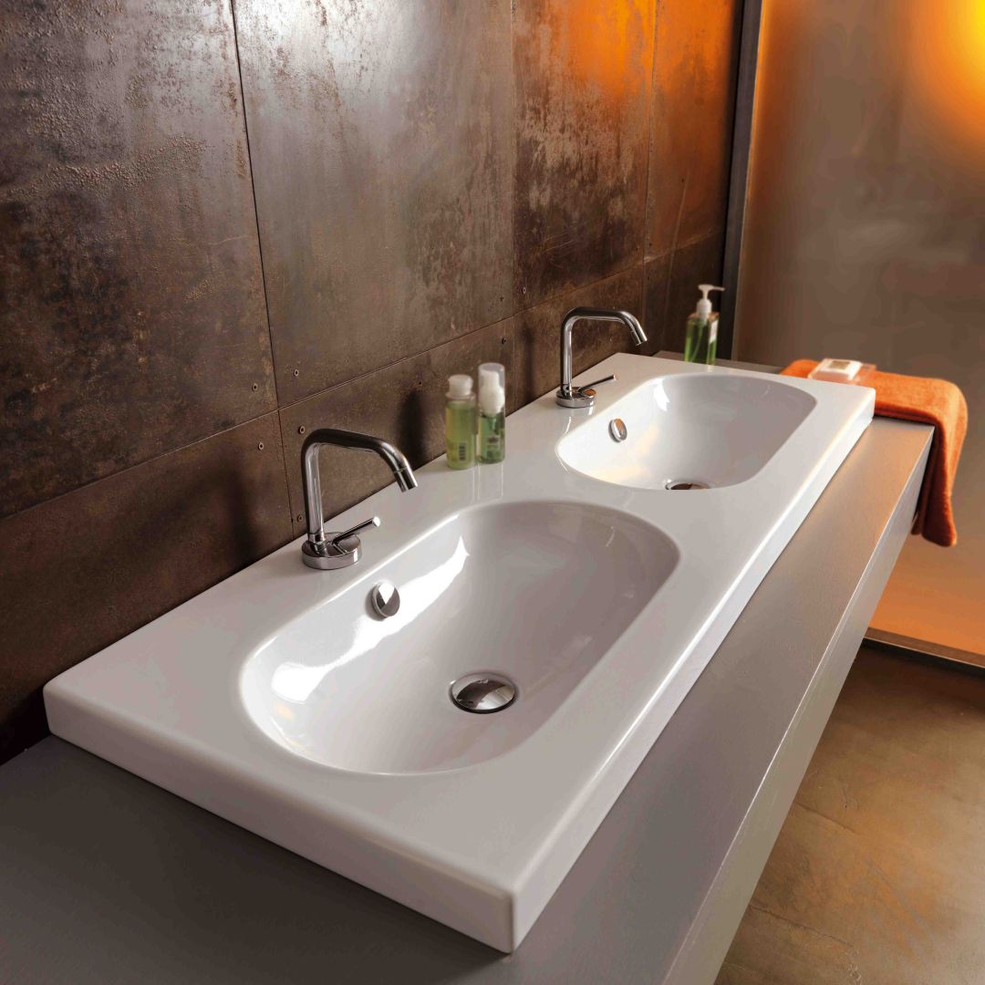 Lavabo da parete con doppia bacinella in ceramica made in Italy 